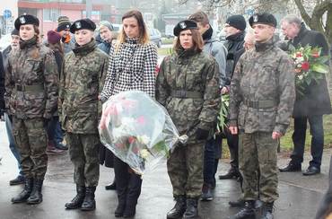 Oddal hołd WIELKIM BOHATEROM