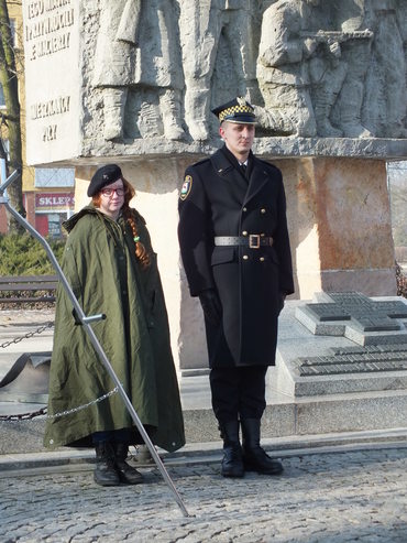 pomnik1-3.JPG