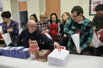 Wspólnymi siłami pomagamy Św. Mikołajowi z Rovaniemi pakować prezenty, ZAZ Piła