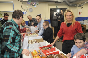 Wspólnymi siłami pomagamy Św. Mikołajowi z Rovaniemi pakować prezenty, ZAZ Piła