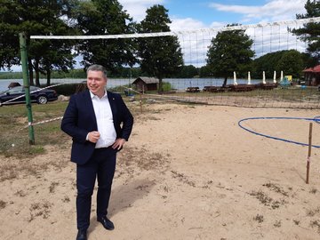 Nad jez. Logo w Trzciance powstaną boiska do siatkówki plażowej