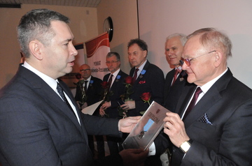 Lech Wojcieszyński odbiera Odznakę Honorową dla Forum